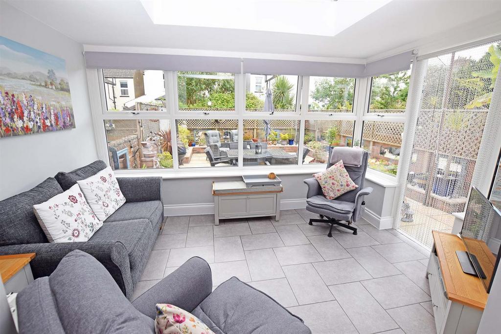 Kitchen breakfast room