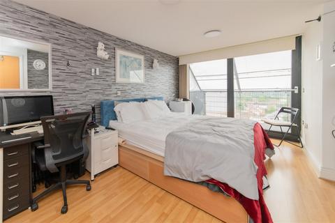 2 bedroom flat for sale, Kingsway, London