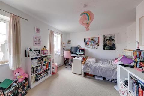 4 bedroom end of terrace house for sale, Tagalie Square, Worthing BN13