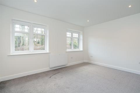 2 bedroom flat to rent, Templeside Gardens, High Wycombe HP12