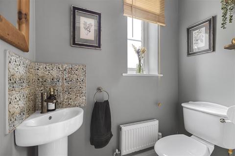 20 Blythe Way, Highfields Caldecote, Cambridge, CB23 7NR