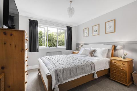 20 Blythe Way, Highfields Caldecote, Cambridge, CB23 7NR