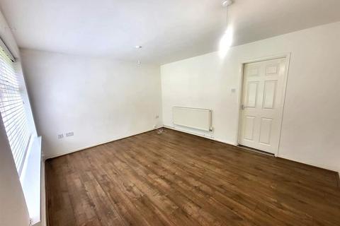 1 bedroom ground floor flat to rent, Flaxton Walk, Wolverhampton, WV6 0TZ