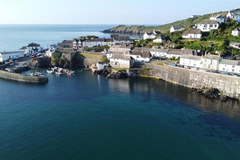 4 bedroom detached house for sale, Coverack