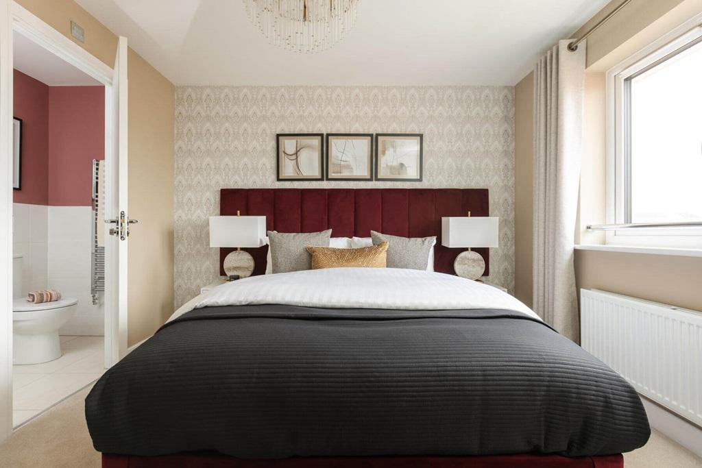 The main bedroom also hosts an private en-suite...