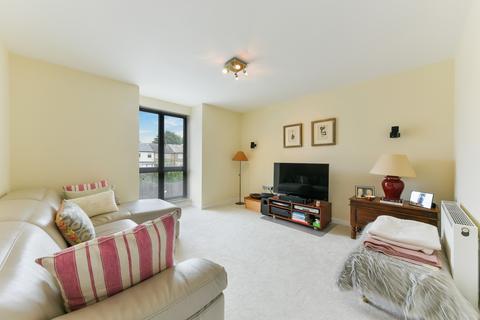 3 bedroom house to rent, Gatton Road, SW17