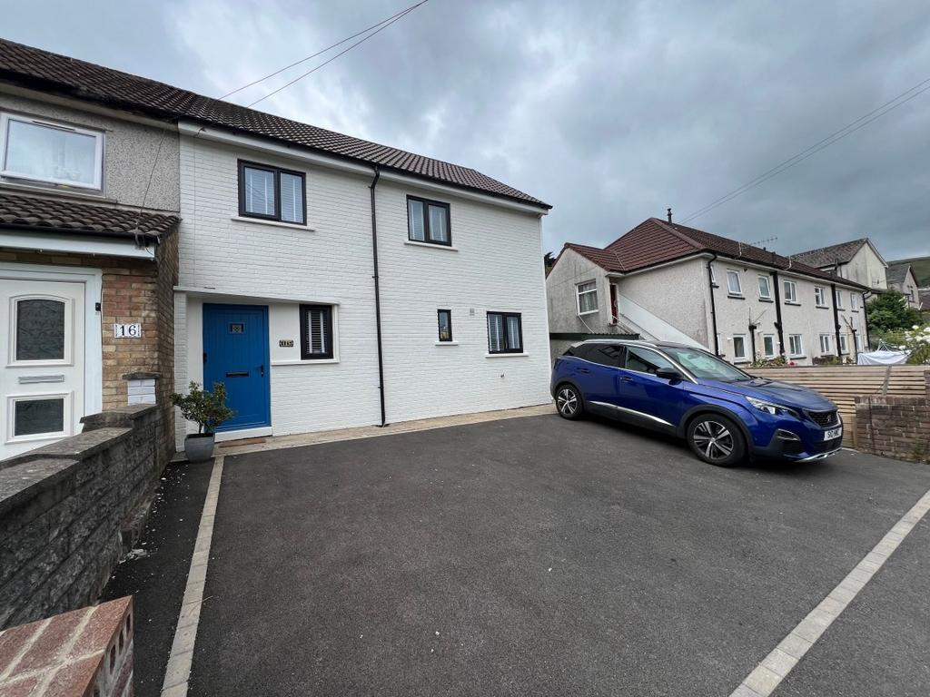 Broadfield Close Tonypandy Tonypandy 3 bed semidetached house for