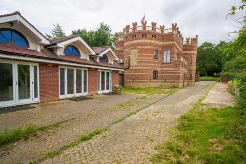 8 bedroom property for sale, Horsham Road, Crawley, West Sussex, RH11 6AA