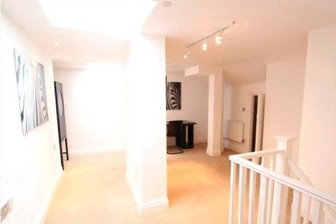 2 bedroom apartment to rent, Princess Park Manor, London, N11