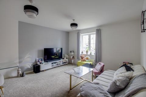 1 bedroom ground floor flat for sale, Theedway, Leighton Buzzard, LU