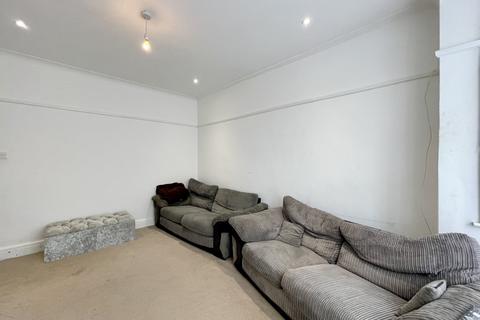 336 Bournemouth Park Road, Southend-on-sea, SS2 5LZ