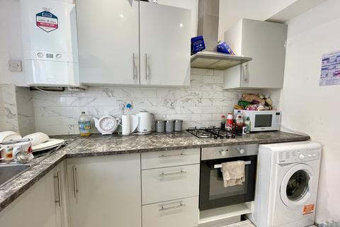 336 Bournemouth Park Road, Southend-on-sea, SS2 5LZ