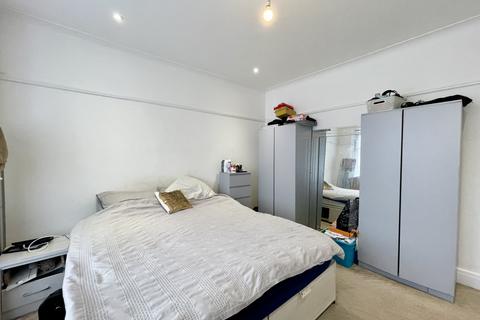 336 Bournemouth Park Road, Southend-on-sea, SS2 5LZ