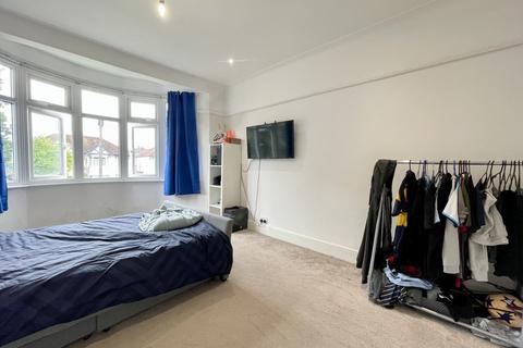 336 Bournemouth Park Road, Southend-on-sea, SS2 5LZ