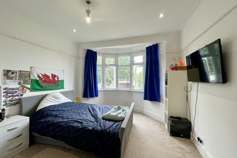 336 Bournemouth Park Road, Southend-on-sea, SS2 5LZ