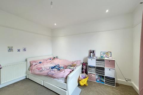 336 Bournemouth Park Road, Southend-on-sea, SS2 5LZ