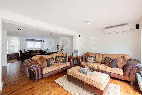 3 bedroom end of terrace house for sale, Avenue Road, London, NW8