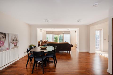 undefined, Avenue Road, London, NW8