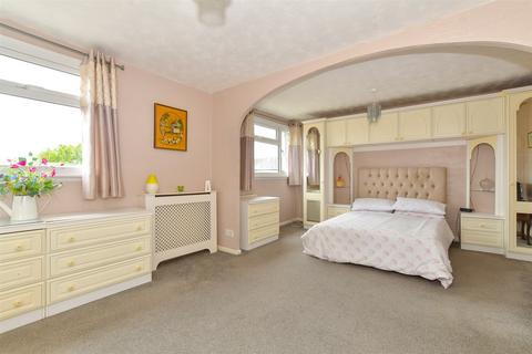 2 bedroom terraced house for sale, Peterborough Way, Basildon, Essex