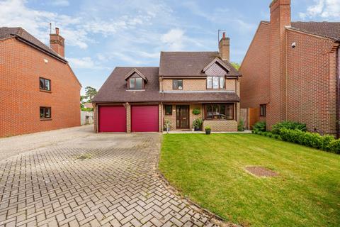 4 bedroom detached house for sale, Park View, Reading RG7