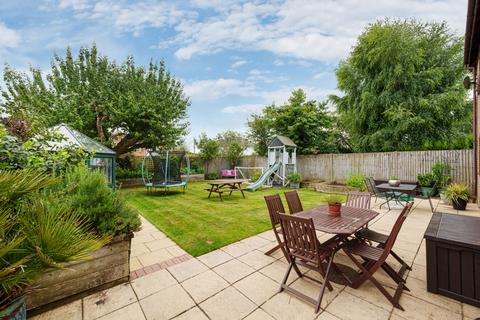 4 bedroom detached house for sale, Park View, Reading RG7