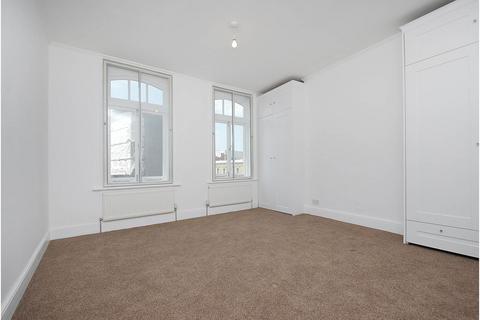 3 bedroom apartment to rent, Camden High Street London NW1