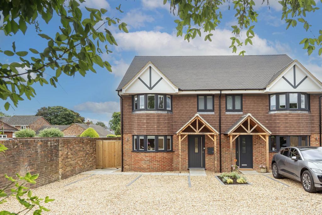 Icknield Way, Tring 3 bed semidetached house for sale £750,000
