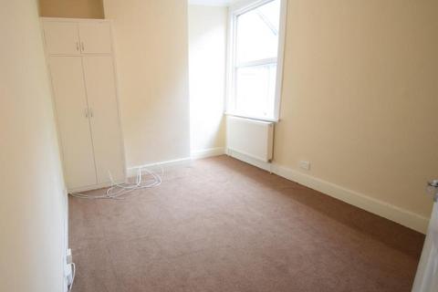 3 bedroom flat to rent, Bell Lane, Hendon NW4