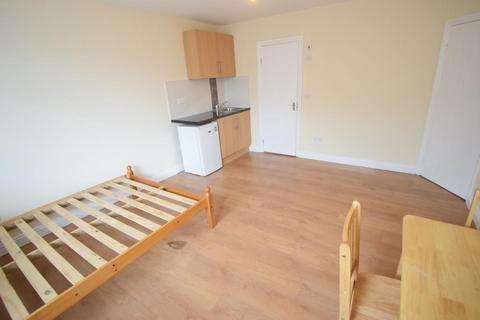 Studio to rent, Brentmead Place, Hendon NW11