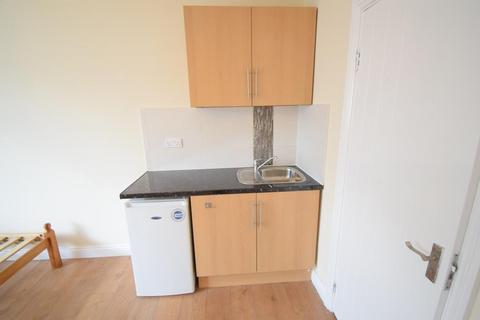 Studio to rent, Brentmead Place, Hendon NW11