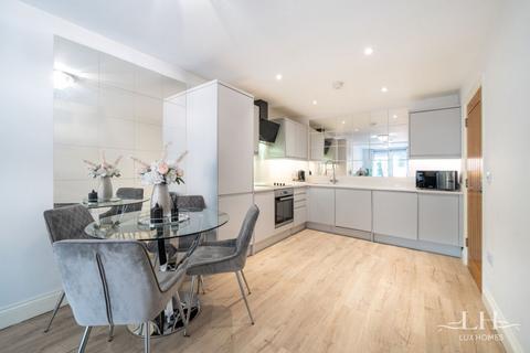 2 bedroom apartment for sale, Hare Lodge, Upper Brentwood Road