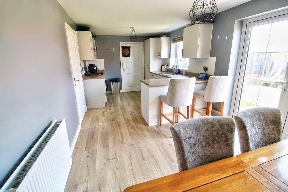 Stone Cross BN24 4 bed detached house for sale £425,000