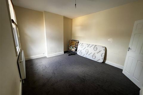 3 bedroom apartment to rent, High Street, Farnborough, Kent, BR6
