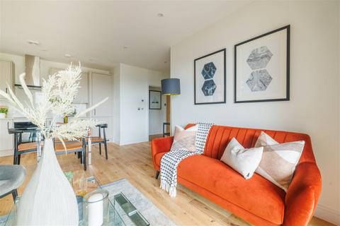 6 Landscape Road, Warlingham, CR6 9JB