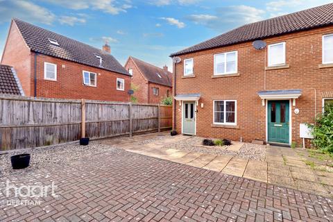 2 bedroom end of terrace house for sale, Cygnet Road, Dereham