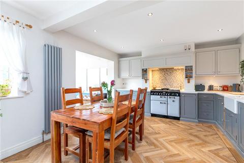 10 Ashburn Grove, Baildon, Shipley, BD17 5NW
