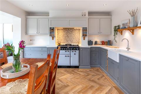 10 Ashburn Grove, Baildon, Shipley, BD17 5NW