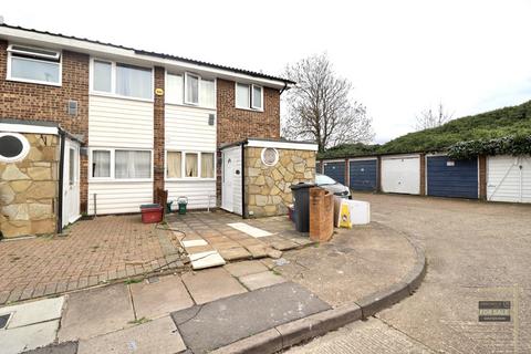 3 bedroom end of terrace house for sale, Beechcroft Close, HOUNSLOW TW5