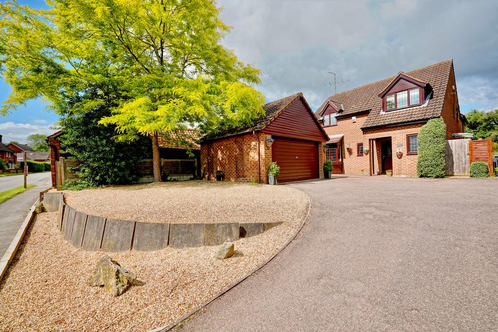 High Street, Riseley, Bedford, MK44 5 bed detached house for sale £600,000