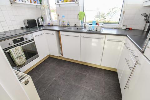 4 bedroom end of terrace house to rent, BILLS INCLUDED: Winthorpe Street, Meanwood, Leeds, LS6