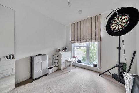 2 bedroom flat for sale, Woking,  Surrey,  GU22