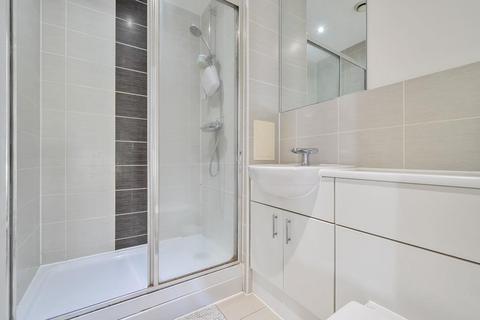 2 bedroom flat for sale, Woking,  Surrey,  GU22