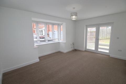 3 bedroom semi-detached house to rent, Dulwich Avenue, Basildon, Essex, SS15