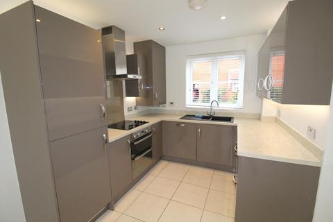 3 bedroom semi-detached house to rent, Dulwich Avenue, Basildon, Essex, SS15