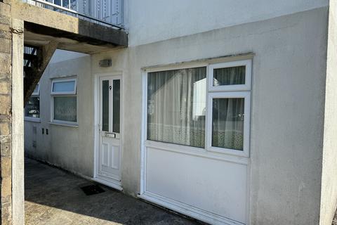 2 bedroom ground floor flat for sale, Sun Valley Drive, Saundersfoot, Pembrokeshire. SA69