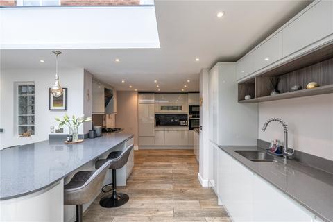 4 Swallowfield Close, Priorslee, Telford, TF2 9TG