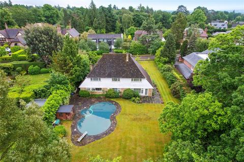 8 Fairbourne, Cobham, KT11 2BT