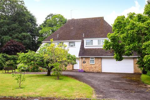 8 Fairbourne, Cobham, KT11 2BT