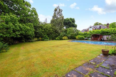 8 Fairbourne, Cobham, KT11 2BT