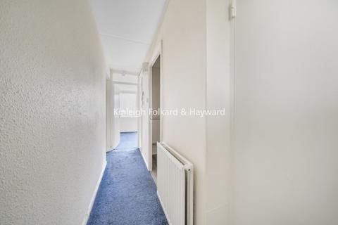 1 bedroom flat to rent, Six Acres Estate London N4